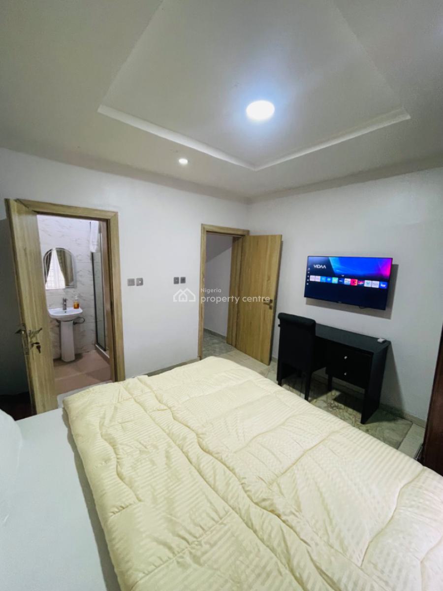 Furnished 1 Bedroom with Pool, Gym, 24/7hrs Power & Visitors Bathroom, Chevron, Lekki, Lagos, Flat / Apartment Short Let