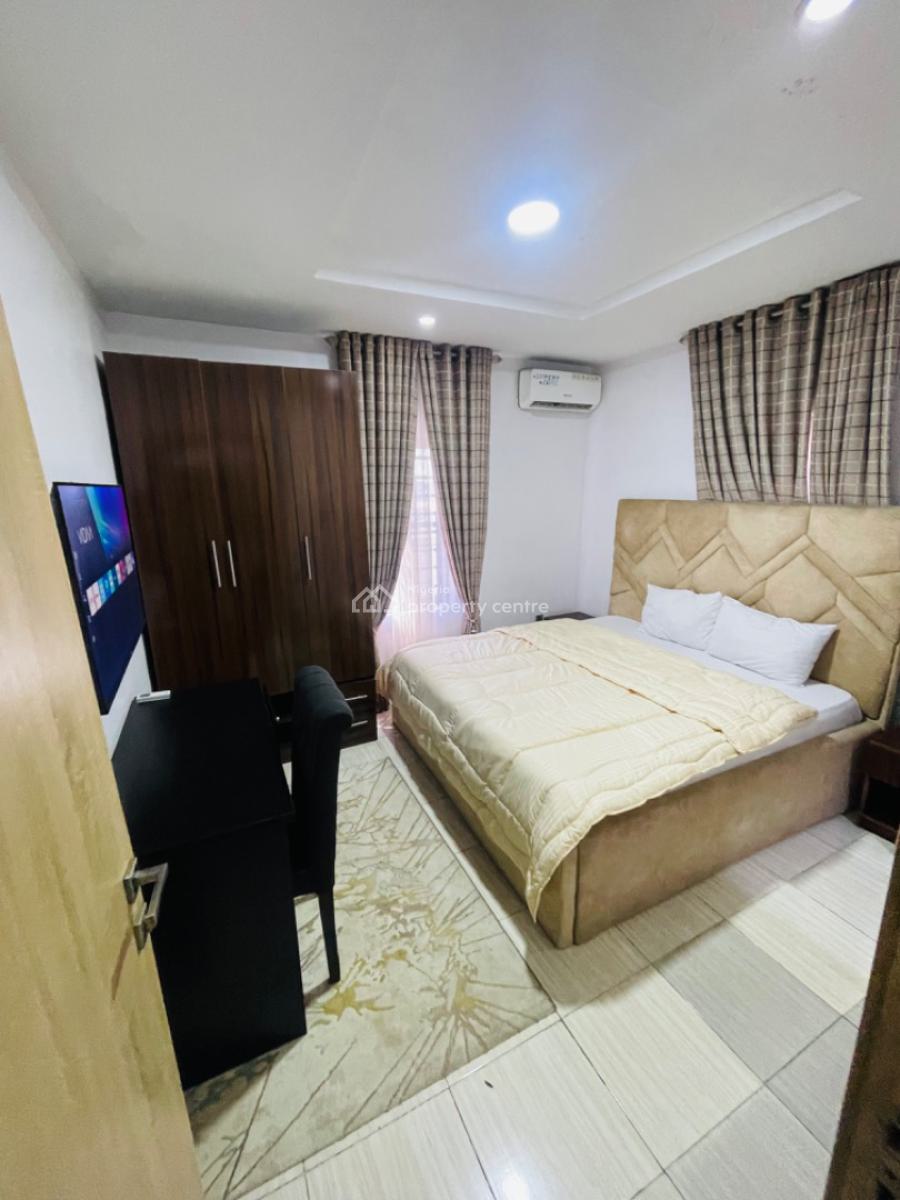 Furnished 1 Bedroom with Pool, Gym, 24/7hrs Power & Visitors Bathroom, Chevron, Lekki, Lagos, Flat / Apartment Short Let