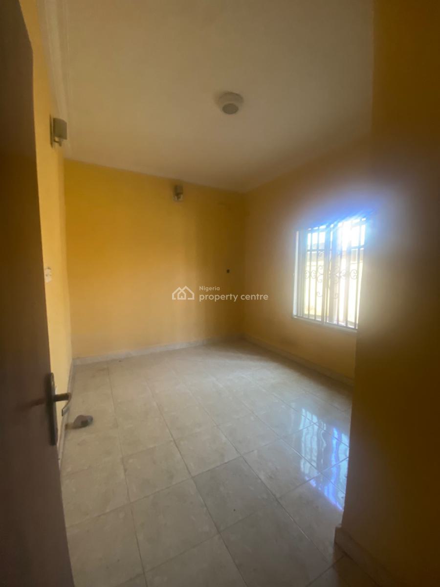 Spacious 2 Bedroom with Constant Light, Lekki Scheme 2, Ajah, Lagos, Flat / Apartment for Rent