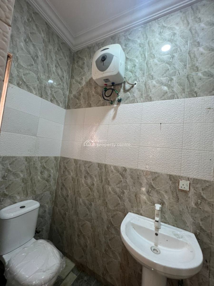 Well Maintained 2bedrooms Apartment, in a Prosper Secured Estate Off Freedom Way, Lekki Phase 1, Lekki, Lagos, Flat / Apartment for Rent