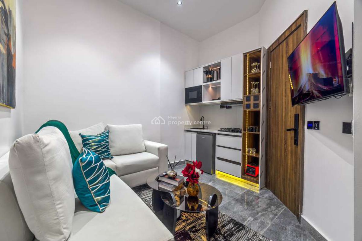 Luxury 1bedroom with Smart Home with  Elevator & Inbuilt Speaker, Off Admiralty Way, Lekki Phase 1, Lekki, Lagos, Flat / Apartment Short Let