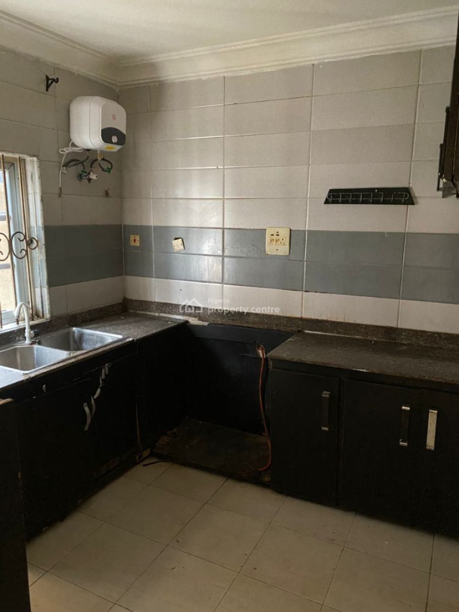Clean 3 Bedroom Flat, Omole Phase 2, Ikeja, Lagos, Flat / Apartment for Rent
