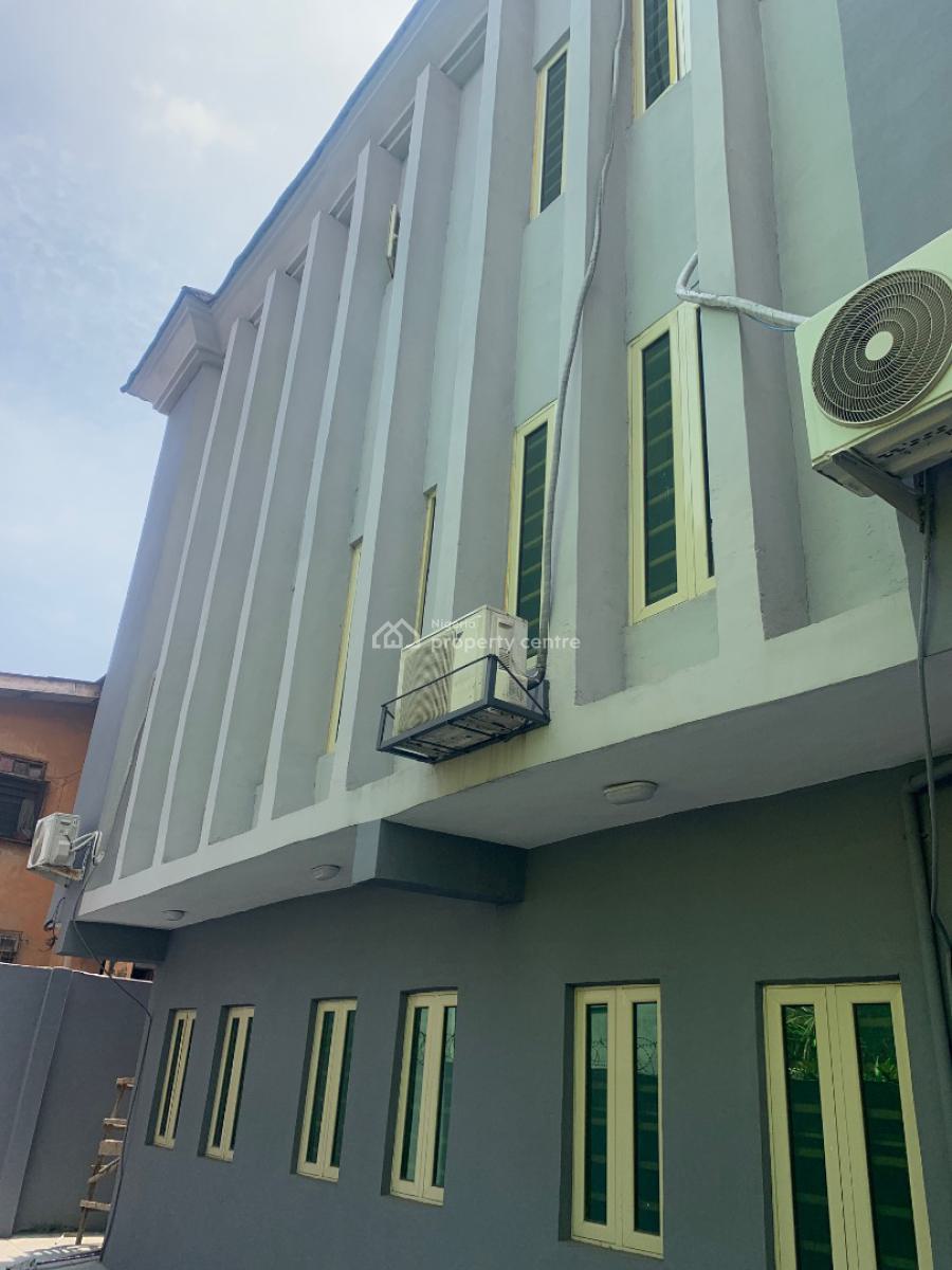 Well Maintained 64 Sqmtrs Office Space, Ikorodu Road, Fadeyi, Shomolu, Lagos, Office Space for Rent
