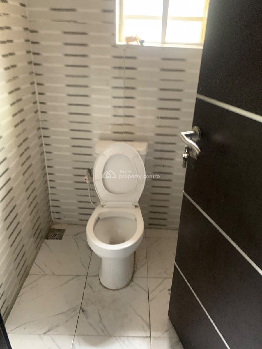 Well Maintained 64 Sqmtrs Office Space, Ikorodu Road, Fadeyi, Shomolu, Lagos, Office Space for Rent