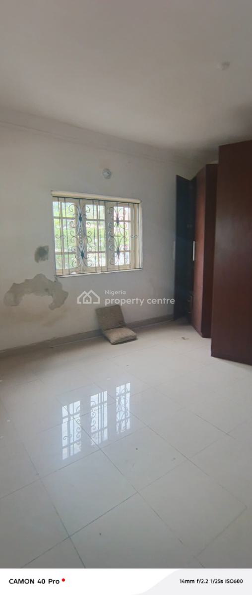 Clean 3 Bedroom Flat Upstairs, Lekki County Estate, Lekki, Lagos, Flat / Apartment for Rent