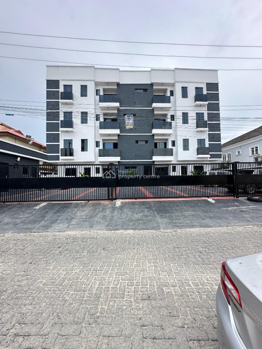 Spacious 2 Bedroom Apartment with an Elevator in a Secure Location, Lekki Phase 1, Lekki, Lagos, Flat / Apartment for Sale