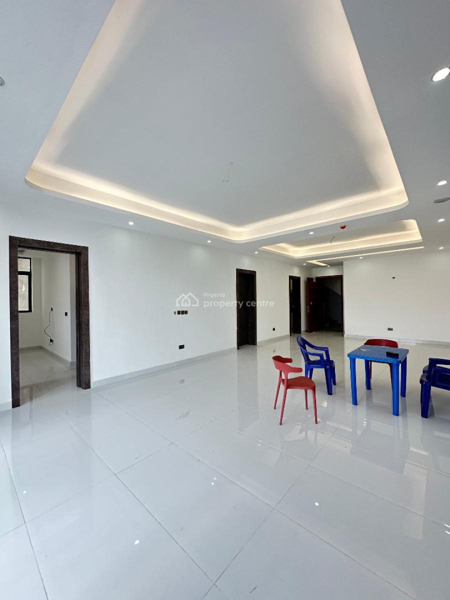 Spacious 2 Bedroom Apartment with Elevator and Gym., Lekki Phase 1, Lekki, Lagos, Flat / Apartment for Sale