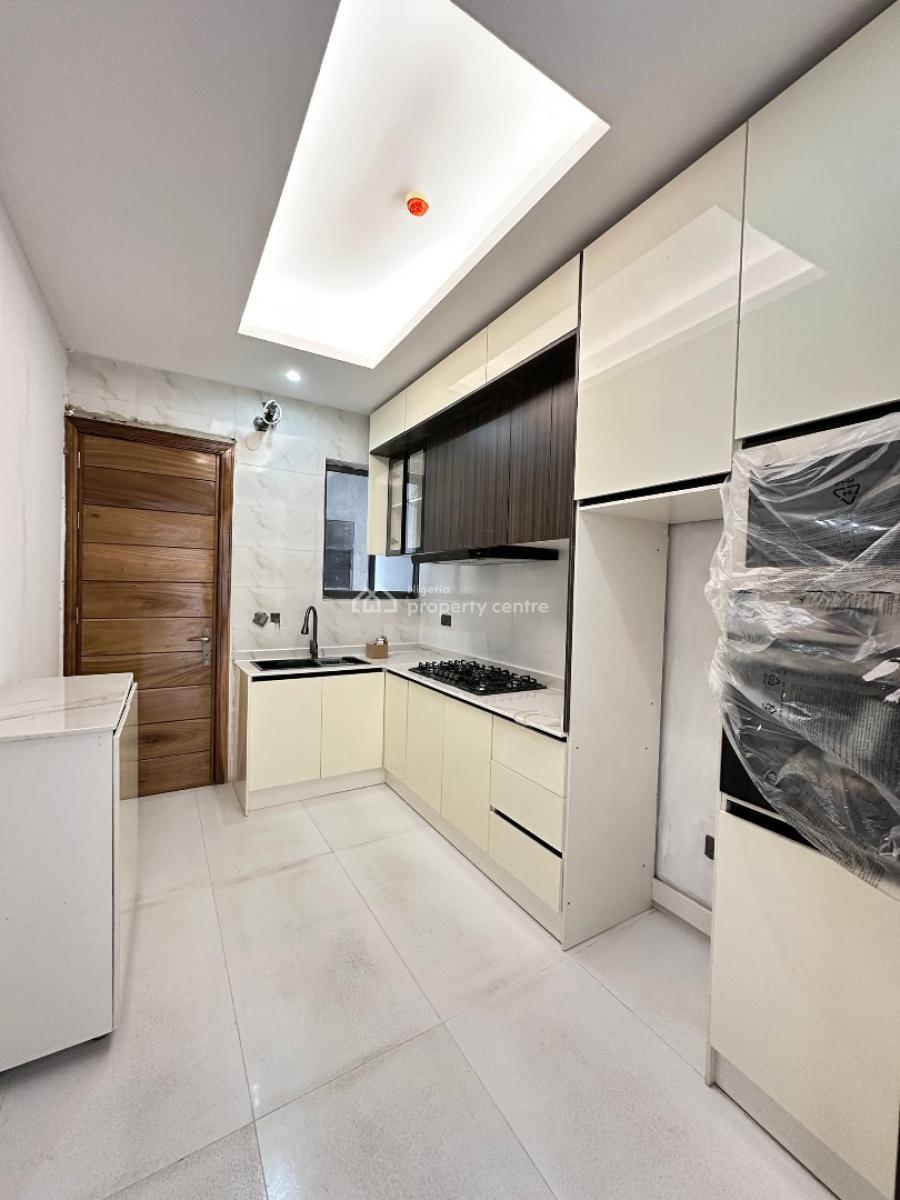 Spacious 2 Bedroom Apartment with Elevator and Gym., Lekki Phase 1, Lekki, Lagos, Flat / Apartment for Sale