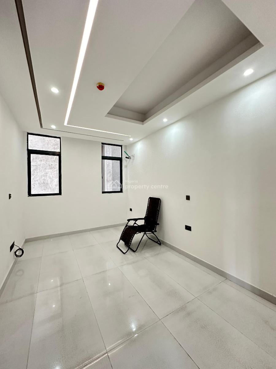 Spacious 2 Bedroom Apartment with Elevator and Gym., Lekki Phase 1, Lekki, Lagos, Flat / Apartment for Sale