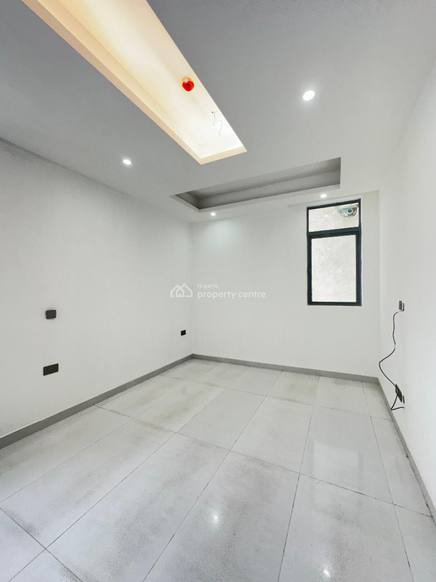 Spacious 2 Bedroom Apartment with Elevator and Gym., Lekki Phase 1, Lekki, Lagos, Flat / Apartment for Sale