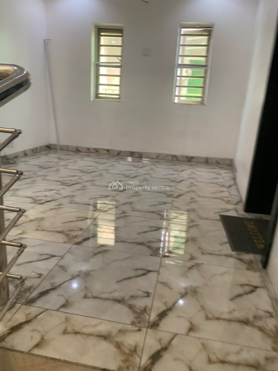 Maintained 74 Sqmtrs Office Space, Ikorodu Road, Fadeyi, Shomolu, Lagos, Office Space for Rent