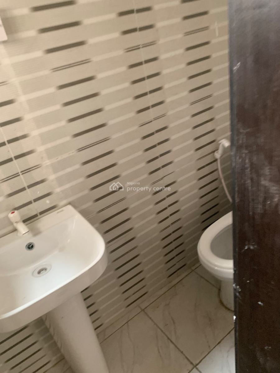 Maintained 74 Sqmtrs Office Space, Ikorodu Road, Fadeyi, Shomolu, Lagos, Office Space for Rent