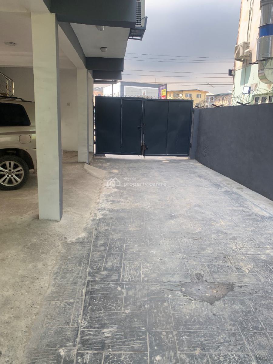 Maintained 74 Sqmtrs Office Space, Ikorodu Road, Fadeyi, Shomolu, Lagos, Office Space for Rent