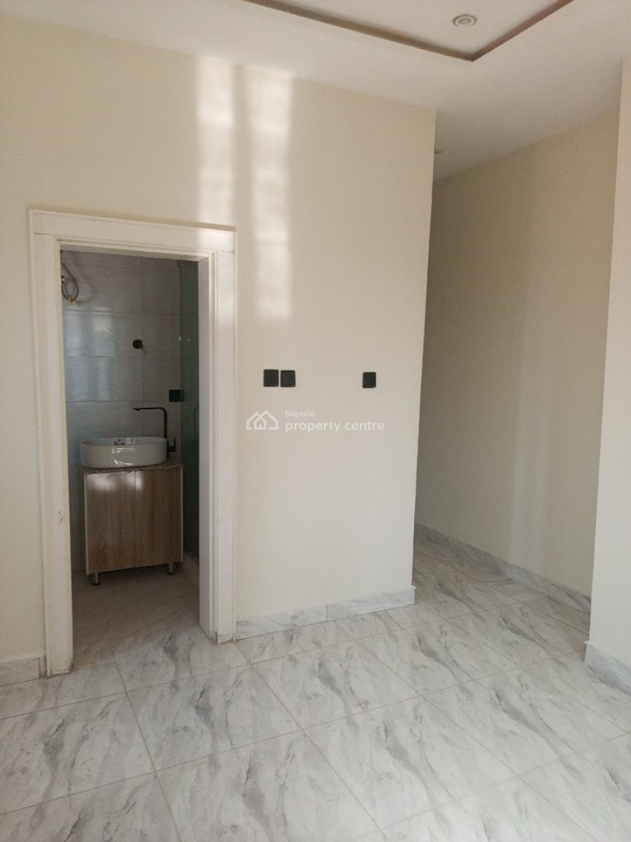 Watch The Video on The Youtube.   Tastefully Finished Spacious Standar, Jahi By Gilmor, Jahi, Abuja, Flat / Apartment for Sale