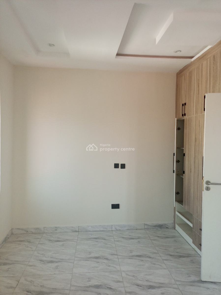 Watch The Video on The Youtube.   Tastefully Finished Spacious Standar, Jahi By Gilmor, Jahi, Abuja, Flat / Apartment for Sale