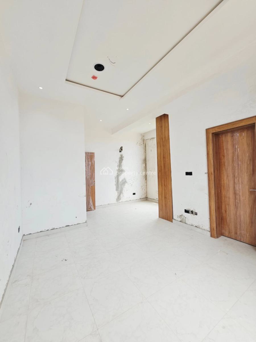 Spacious 2 Bedroom Apartment with Pool,elevator,gym and Bq, Lekki Phase 1, Lekki, Lagos, Block of Flats for Sale