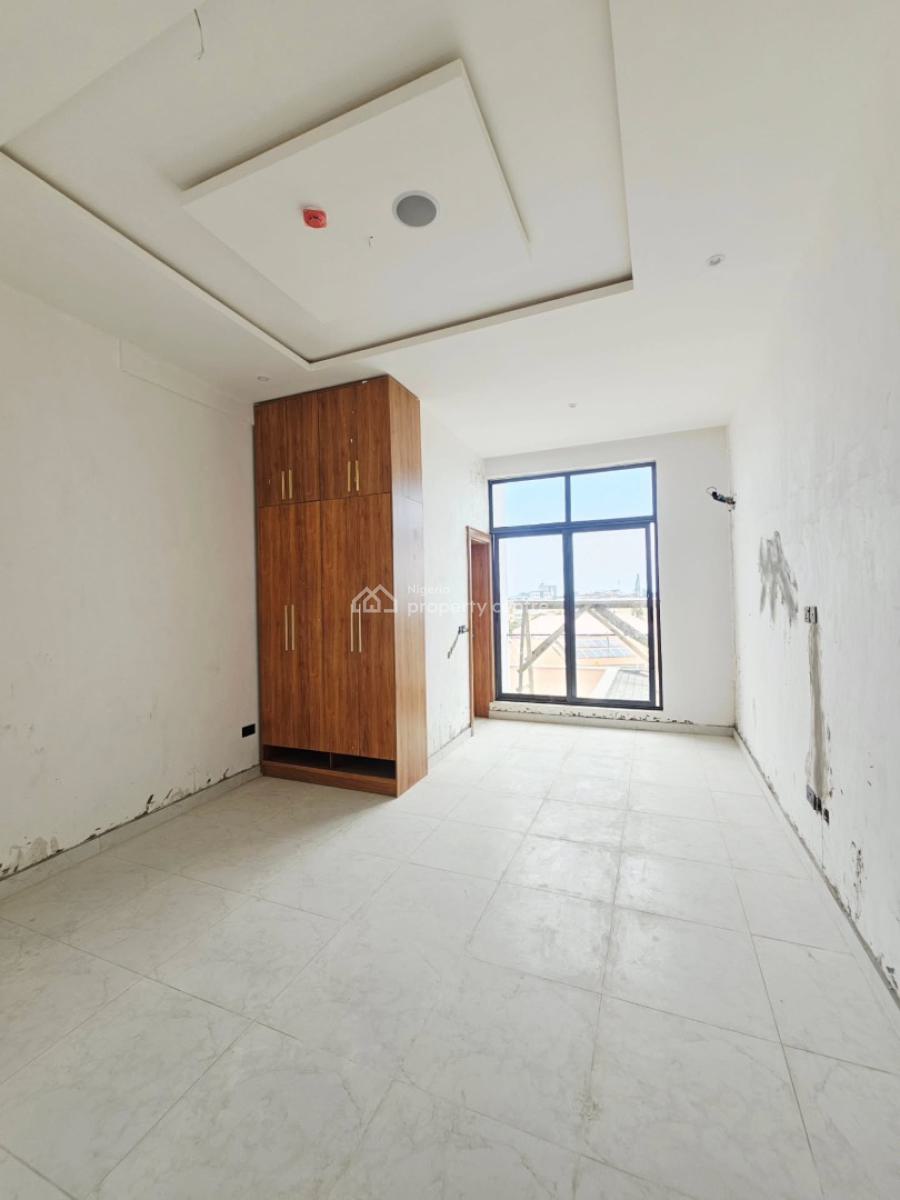 Spacious 2 Bedroom Apartment with Pool,elevator,gym and Bq, Lekki Phase 1, Lekki, Lagos, Block of Flats for Sale