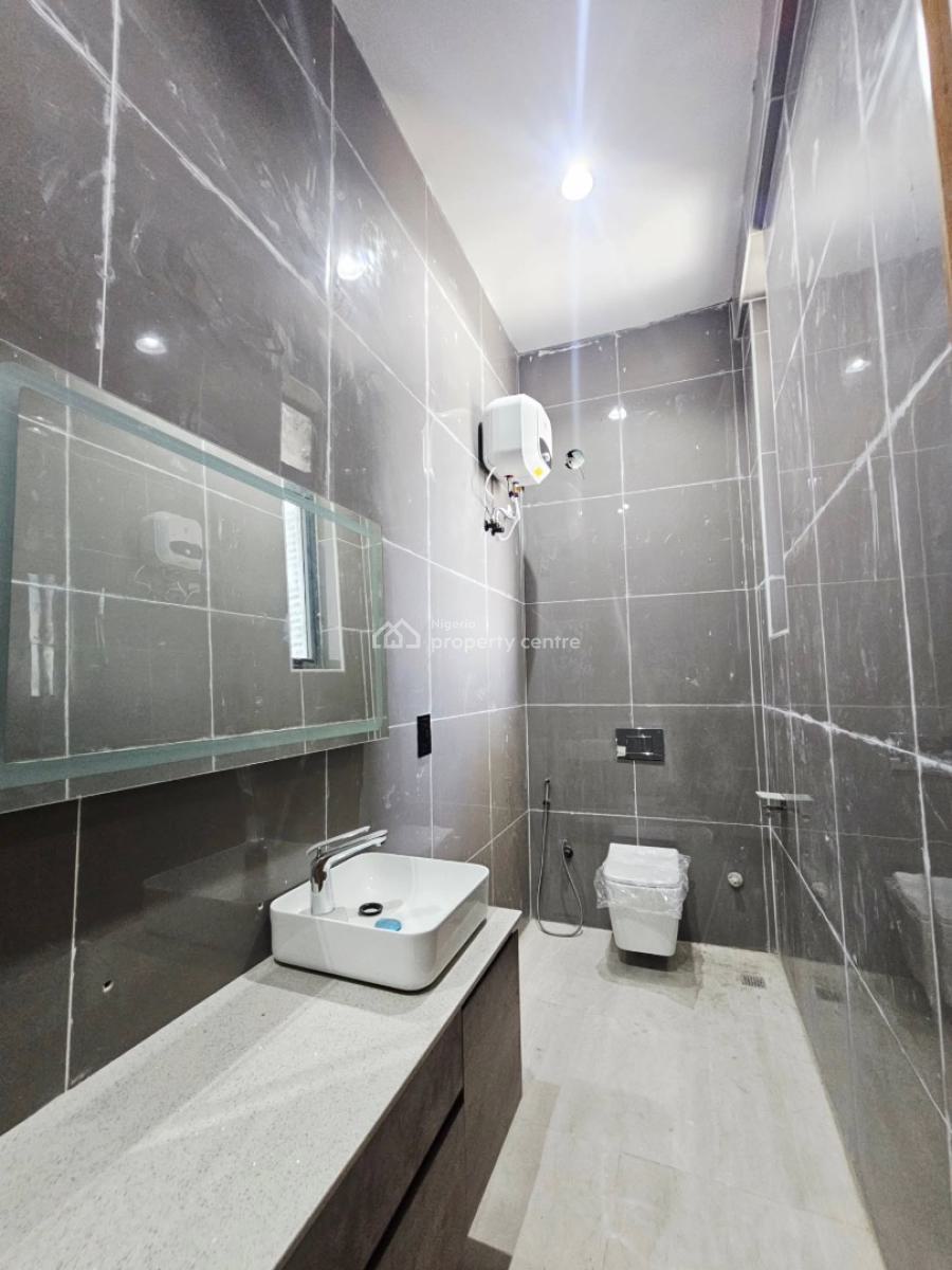 Spacious 2 Bedroom Apartment with Pool,elevator,gym and Bq, Lekki Phase 1, Lekki, Lagos, Block of Flats for Sale