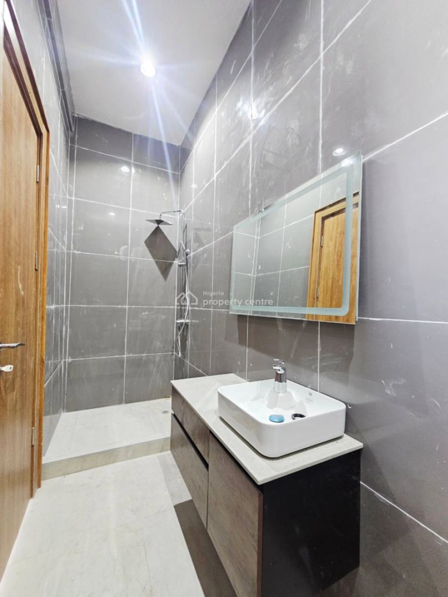 Spacious 2 Bedroom Apartment with Pool,elevator,gym and Bq, Lekki Phase 1, Lekki, Lagos, Block of Flats for Sale