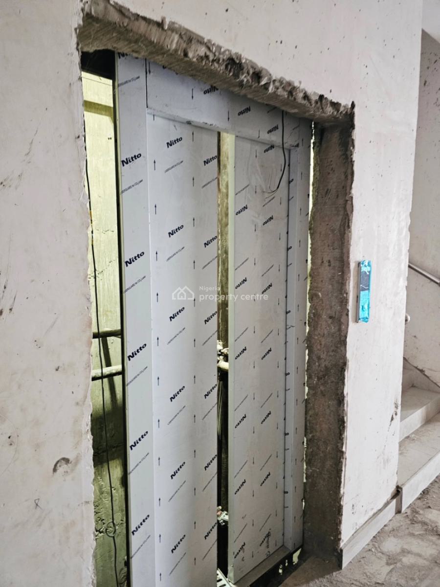 Spacious 2 Bedroom Apartment with Pool,elevator,gym and Bq, Lekki Phase 1, Lekki, Lagos, Block of Flats for Sale