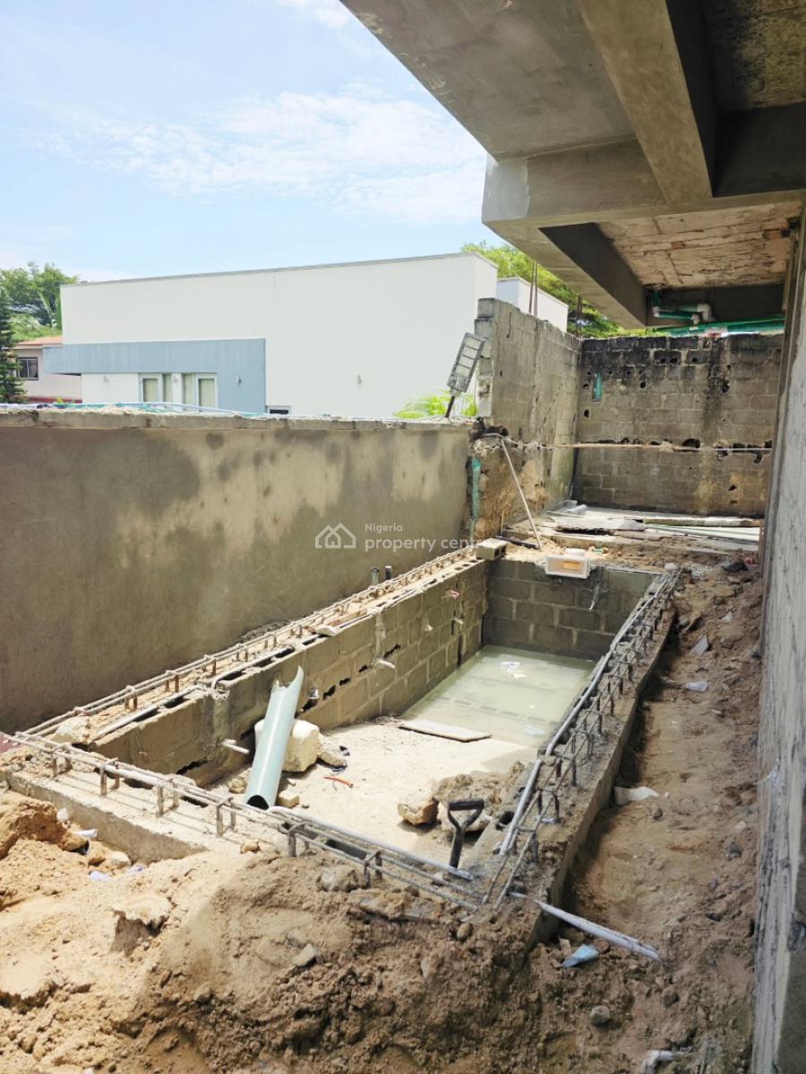 Spacious 2 Bedroom Apartment with Pool,elevator,gym and Bq, Lekki Phase 1, Lekki, Lagos, Block of Flats for Sale