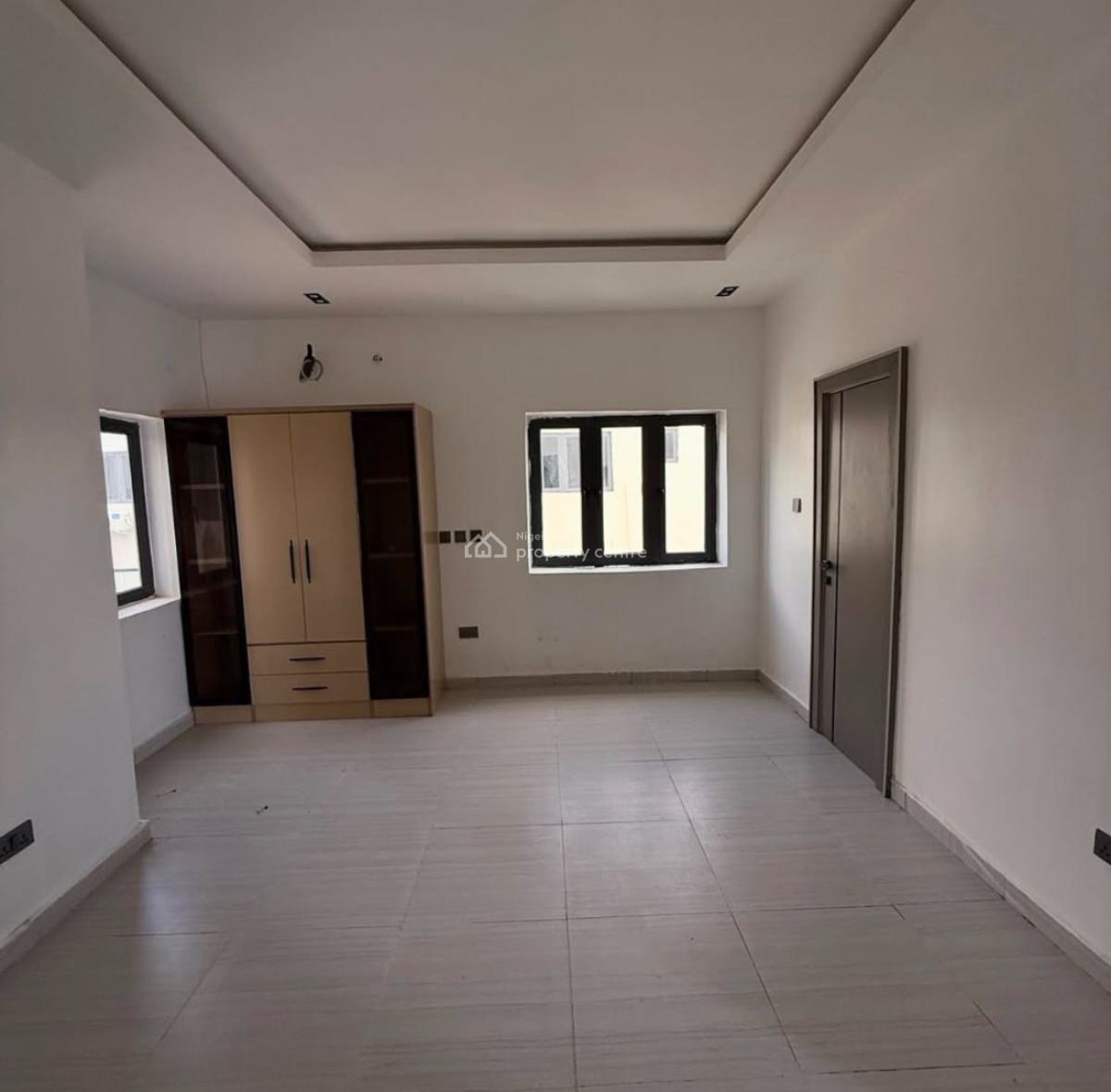 2 Bedroom Penthouse, Lugbe District, Abuja, Flat / Apartment for Sale