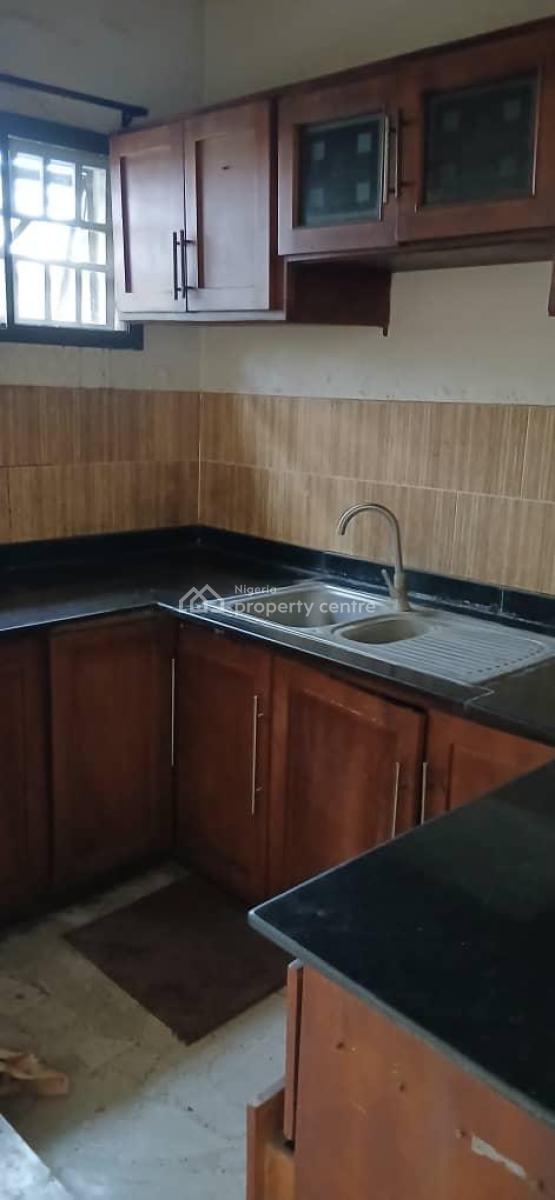 Well Maintained Spacious 2 Bedroom Apartment, Osapa, Lekki, Lagos, Flat / Apartment for Rent
