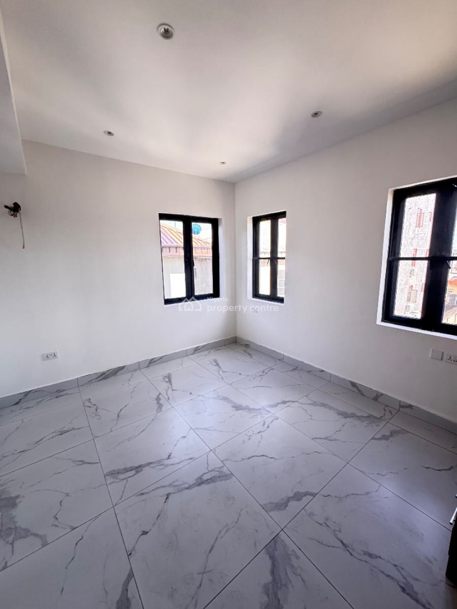 Modern 3 Bedrooms Apartments, Yaba, Lagos, Flat / Apartment for Sale