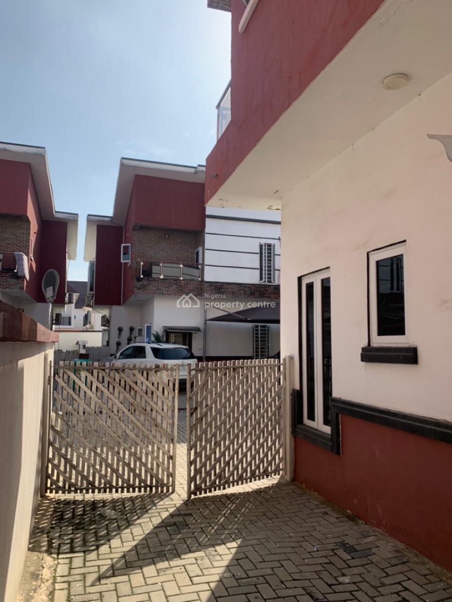 Fully Serviced and Luxury Single Bedroom Apartment Upstairs, Spring Field Estate Orchid Road, Lekki Expressway, Lekki, Lagos, Self Contain (single Rooms) for Rent