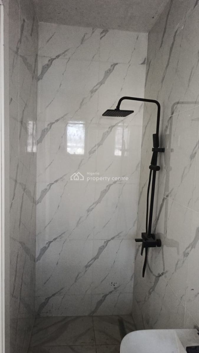 Gorgeous 2 Bedroom Flat, Lekki Phase 1, Lekki, Lagos, Flat / Apartment for Sale