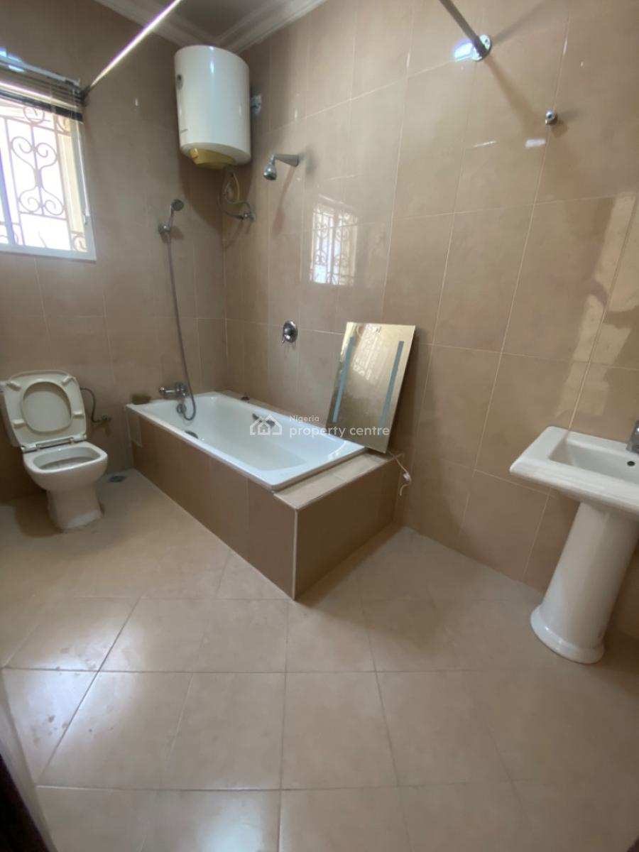 Newly Reconstruction 3 Bedrooms Apartments Upstairs, Lekki ,lekki, Lekki Phase 1, Lekki, Lagos, Flat / Apartment for Rent