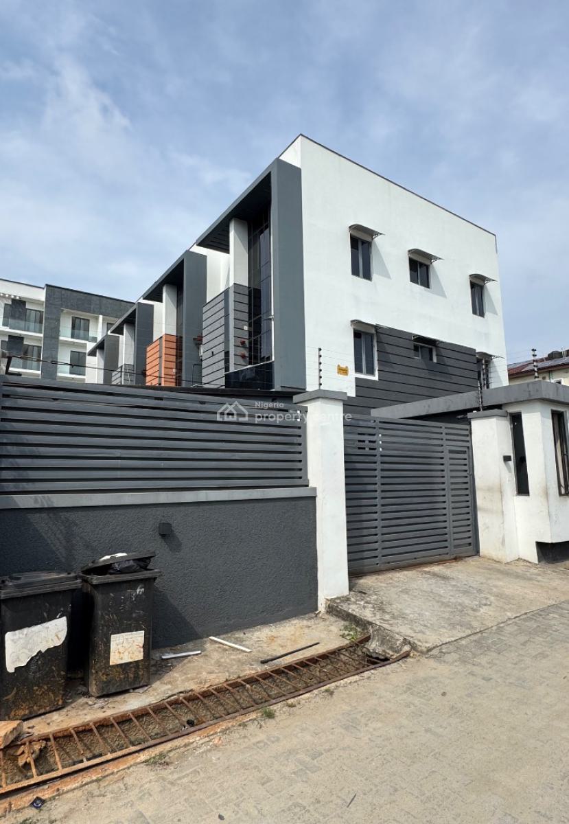 𝐖𝐄𝐋𝐋 𝐌𝐀𝐈𝐍𝐓𝐀𝐈𝐍𝐄𝐃 4 𝐁𝐄𝐃𝐑𝐎𝐎𝐌 𝐓𝐄𝐑𝐑𝐀𝐂𝐄, Ikate, Lekki, Lagos, Terraced Duplex for Rent