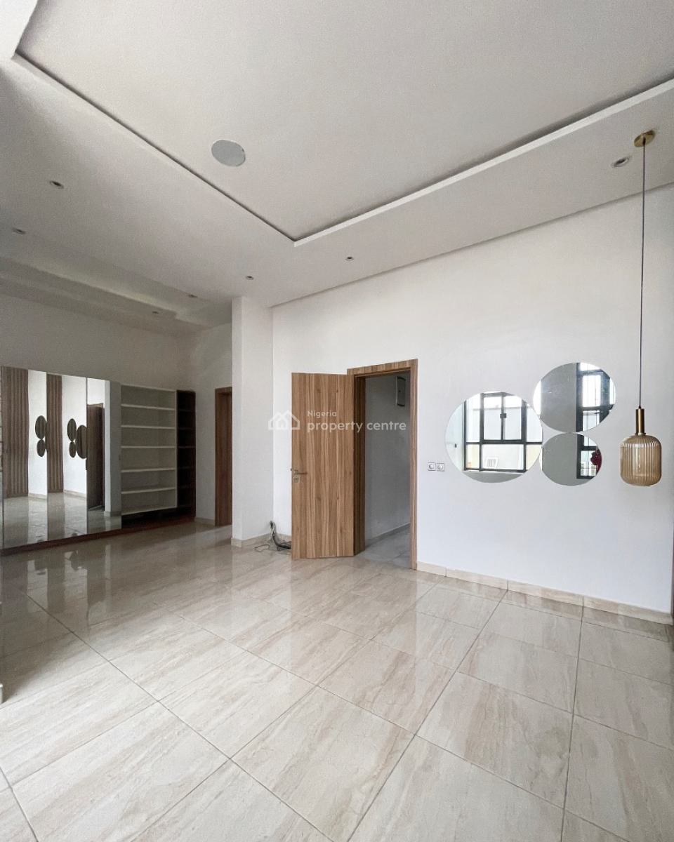 𝐖𝐄𝐋𝐋 𝐌𝐀𝐈𝐍𝐓𝐀𝐈𝐍𝐄𝐃 4 𝐁𝐄𝐃𝐑𝐎𝐎𝐌 𝐓𝐄𝐑𝐑𝐀𝐂𝐄, Ikate, Lekki, Lagos, Terraced Duplex for Rent