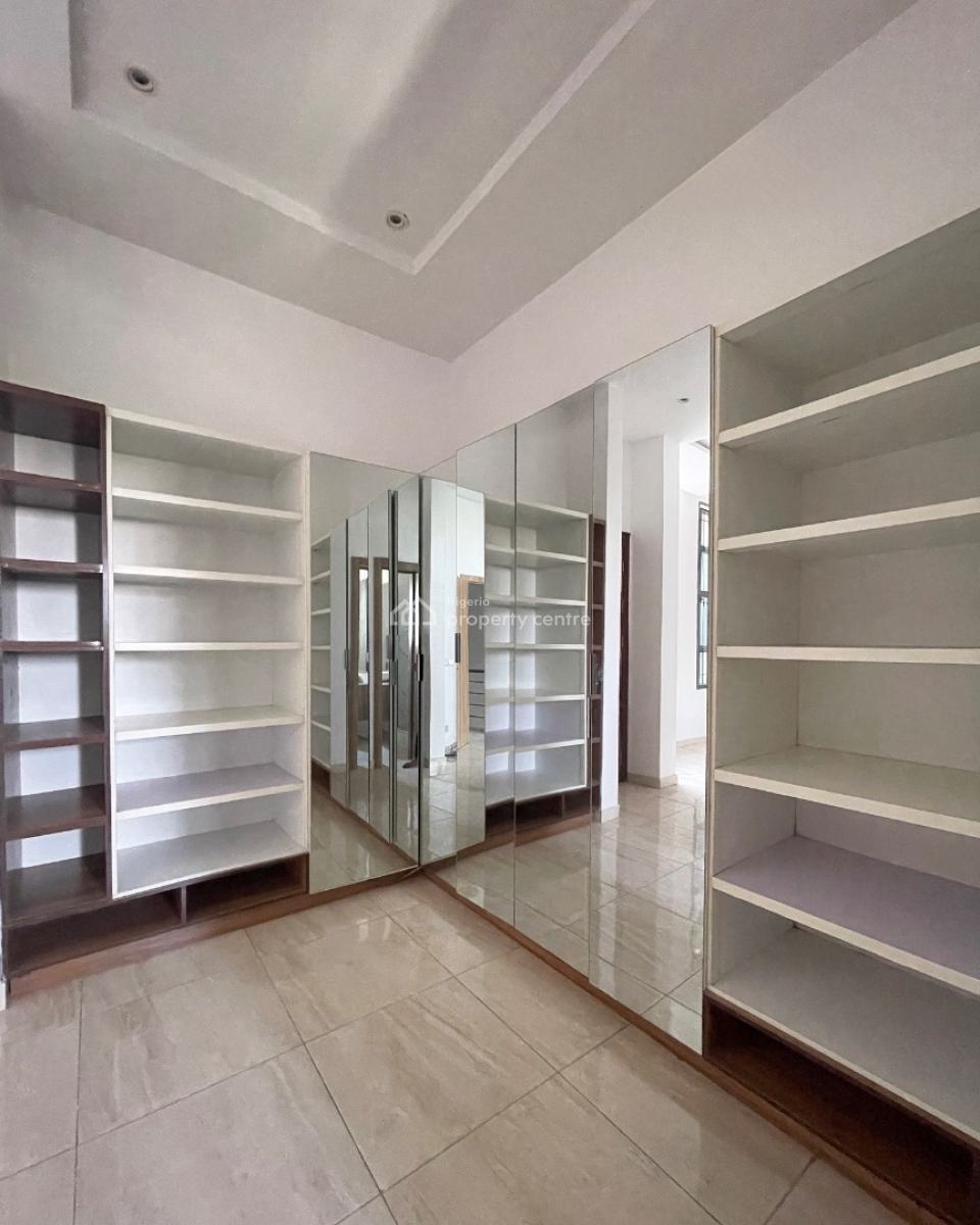 𝐖𝐄𝐋𝐋 𝐌𝐀𝐈𝐍𝐓𝐀𝐈𝐍𝐄𝐃 4 𝐁𝐄𝐃𝐑𝐎𝐎𝐌 𝐓𝐄𝐑𝐑𝐀𝐂𝐄, Ikate, Lekki, Lagos, Terraced Duplex for Rent