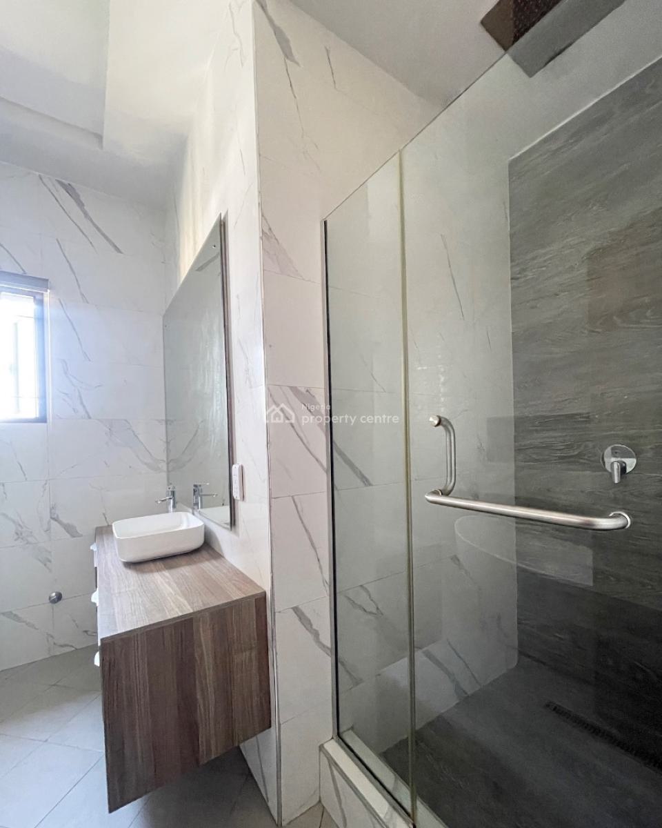 𝐖𝐄𝐋𝐋 𝐌𝐀𝐈𝐍𝐓𝐀𝐈𝐍𝐄𝐃 4 𝐁𝐄𝐃𝐑𝐎𝐎𝐌 𝐓𝐄𝐑𝐑𝐀𝐂𝐄, Ikate, Lekki, Lagos, Terraced Duplex for Rent