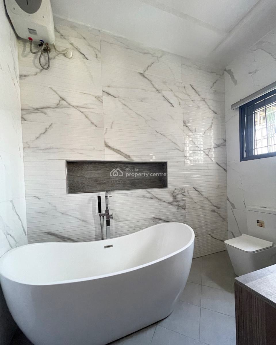 𝐖𝐄𝐋𝐋 𝐌𝐀𝐈𝐍𝐓𝐀𝐈𝐍𝐄𝐃 4 𝐁𝐄𝐃𝐑𝐎𝐎𝐌 𝐓𝐄𝐑𝐑𝐀𝐂𝐄, Ikate, Lekki, Lagos, Terraced Duplex for Rent