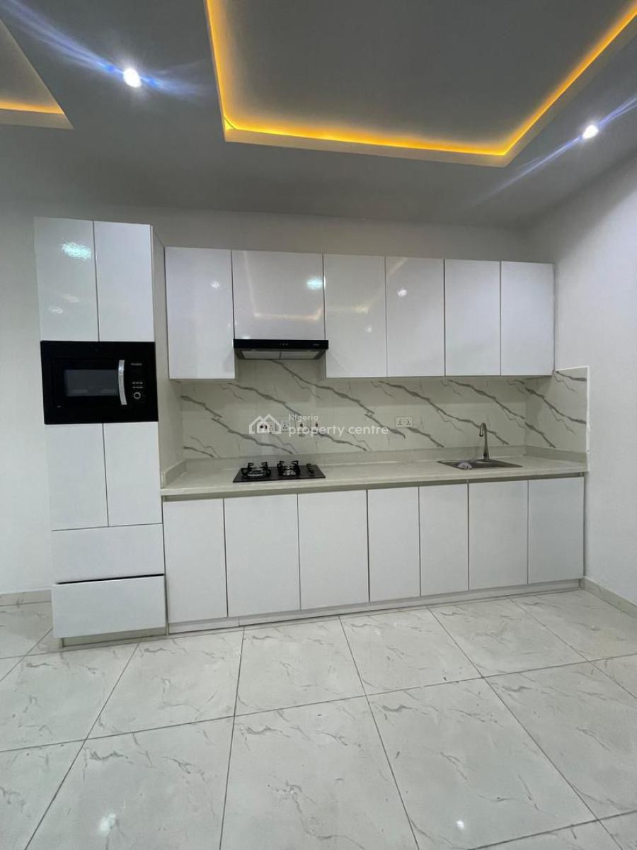 Elegant 3 Bedroom Penthouse with Bq, Gym in a Secured Estate., Lekki Phase 1, Lekki, Lagos, Block of Flats for Sale