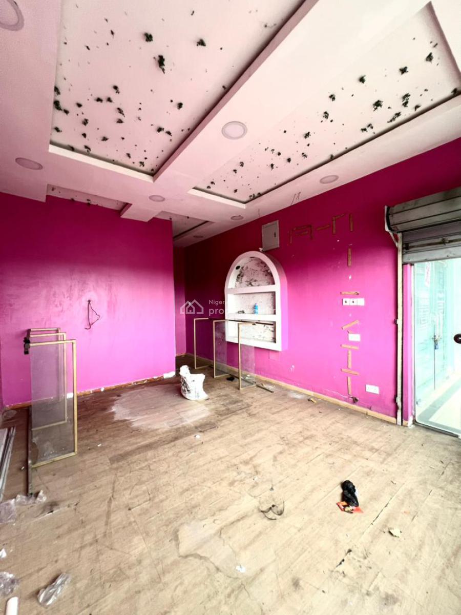 Classic  Shop Space in a Prime Environment, Chevron, Lekki, Lagos, Shop for Rent