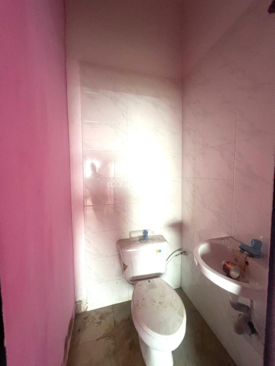 Classic  Shop Space in a Prime Environment, Chevron, Lekki, Lagos, Shop for Rent