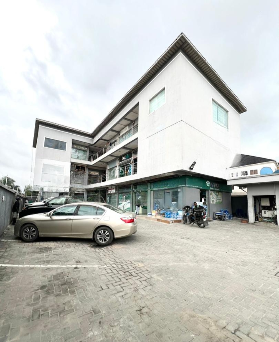 Classic  Shop Space in a Prime Environment, Chevron, Lekki, Lagos, Shop for Rent