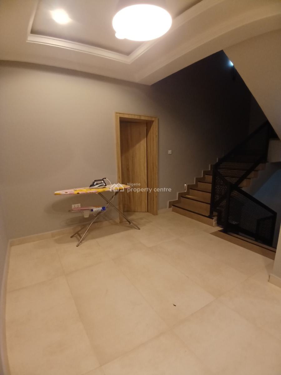 Well Built 4 Bedroom Terrace Duplex with 1room Bq, Guzape Abuja Diplomatic Zone, Guzape District, Abuja, Terraced Duplex for Sale