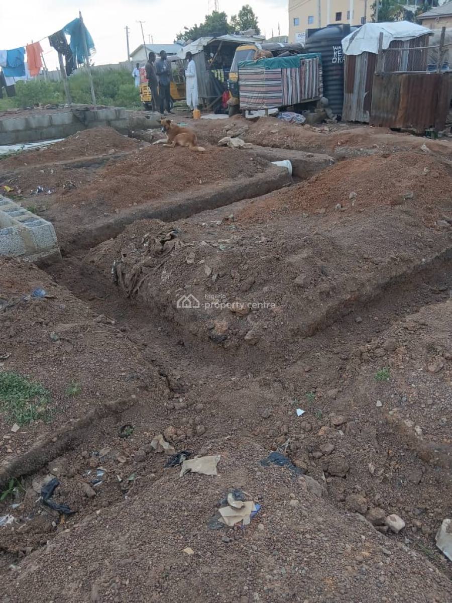 Shop Space, Kubwa Shopping Mall By Railway Station, Fo1 Layout, Kubwa, Abuja, Plaza / Complex / Mall for Sale