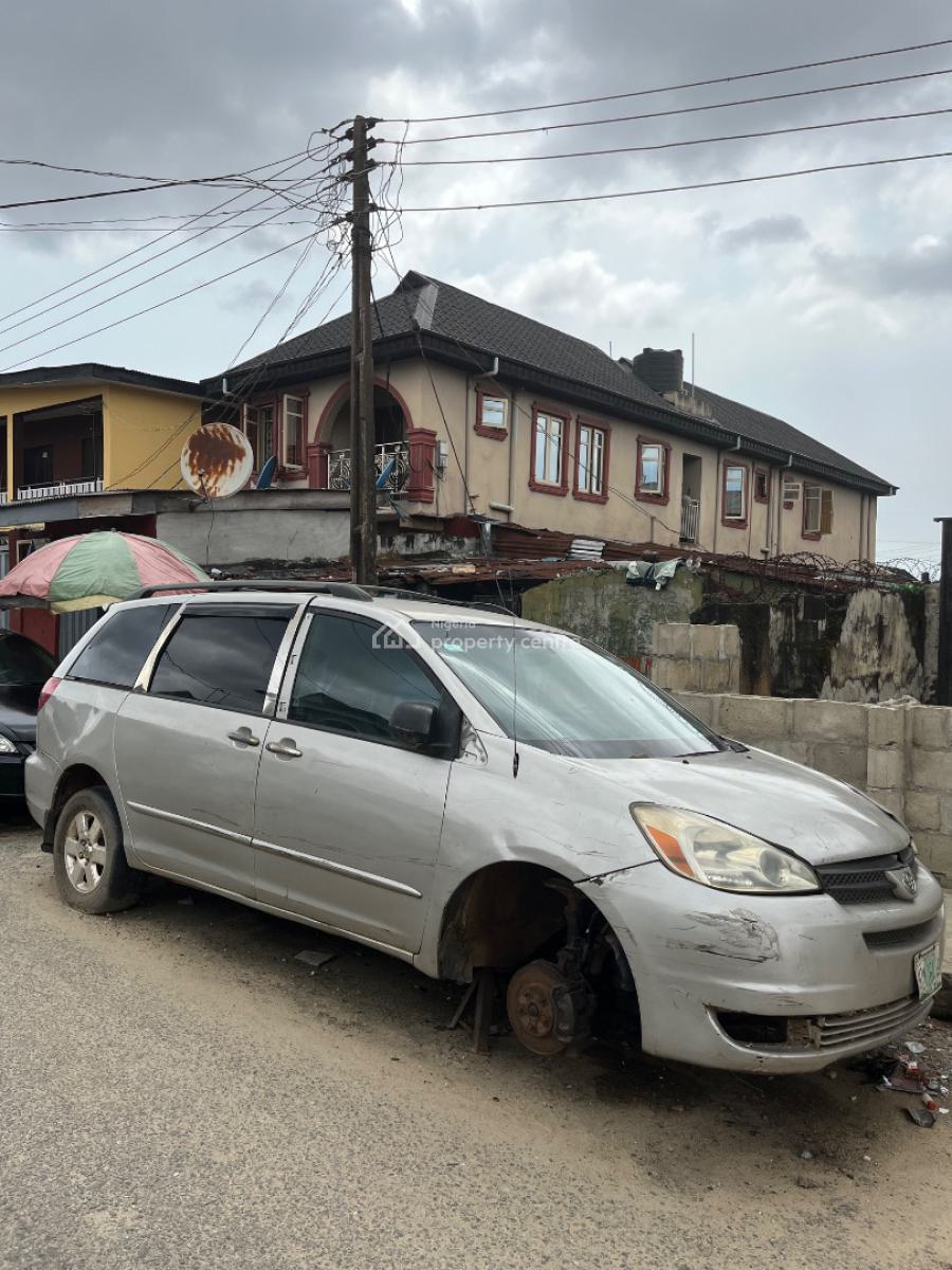 Giveaway Storey  Building Up for Grab, Off Ijesha Road, Ijesha, Surulere, Lagos, Block of Flats for Sale