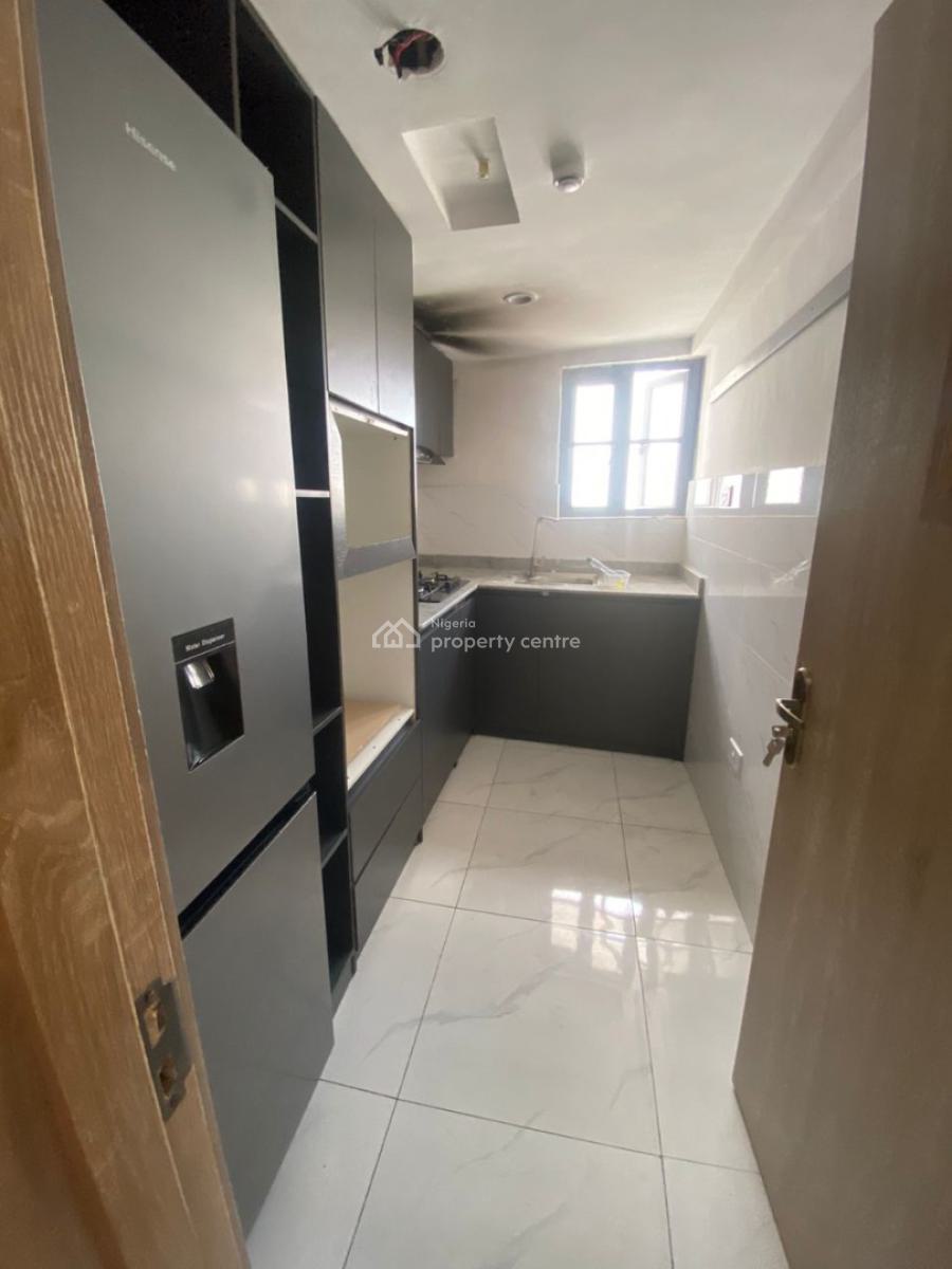 Executive Nice and Spacious Luxury 2/3bedroom Apartment, Pinnock Beach Estate, Osapa, Lekki, Lagos, Flat / Apartment for Rent