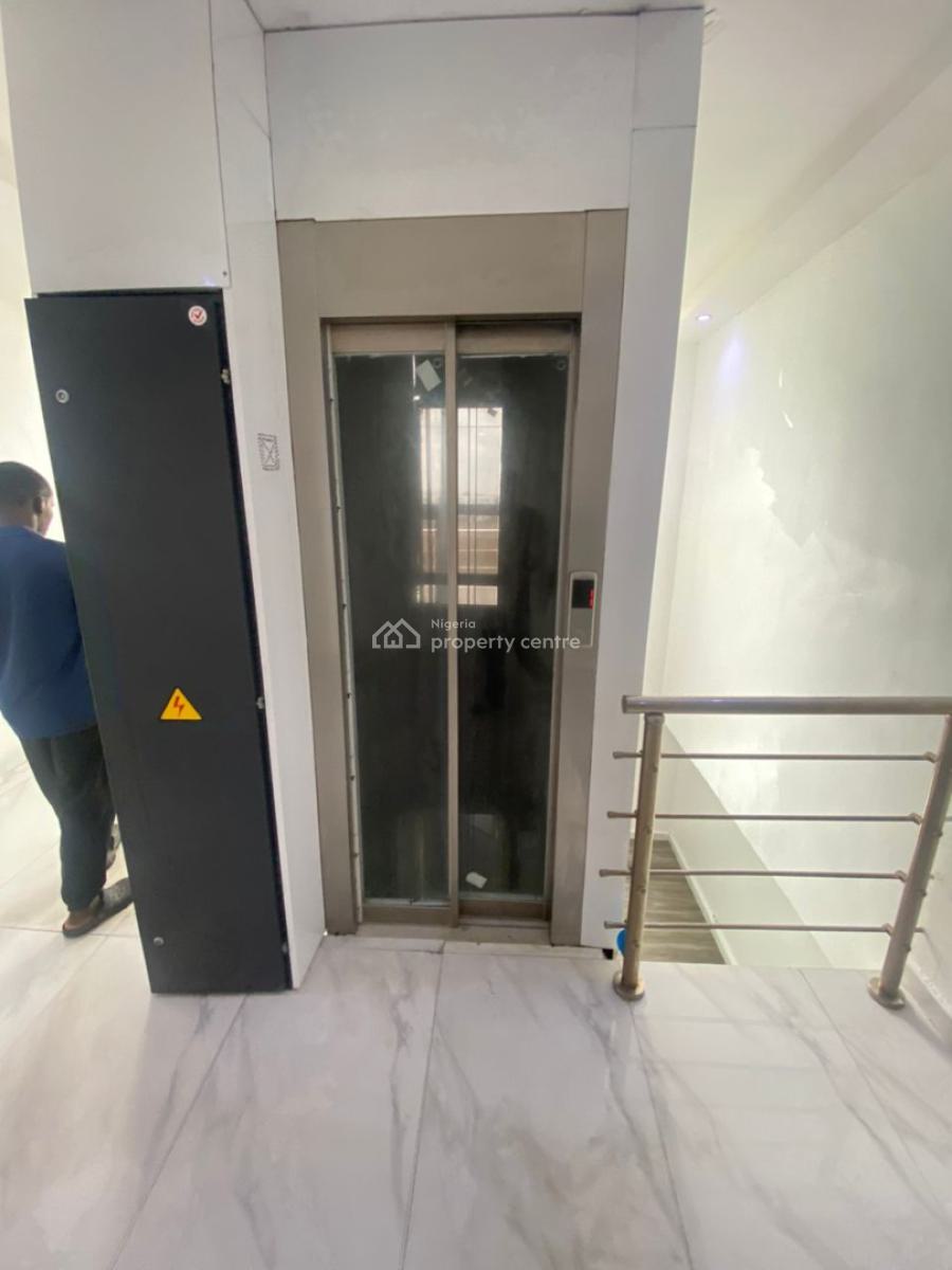 Executive Nice and Spacious Luxury 2/3bedroom Apartment, Pinnock Beach Estate, Osapa, Lekki, Lagos, Flat / Apartment for Rent