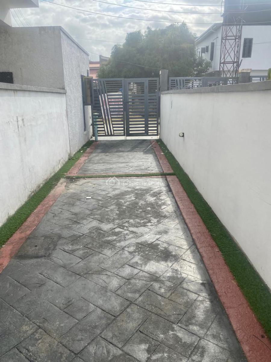 Distress Deal! Exquisite 4 Bedroom Semi Detached Duplex, Ologolo, Lekki, Lagos, Semi-detached Duplex for Sale