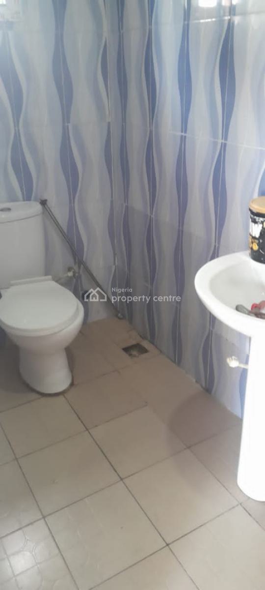2 Bedrooms Apartment in a Good Environment, Ikota, Lekki, Lagos, Flat / Apartment for Rent