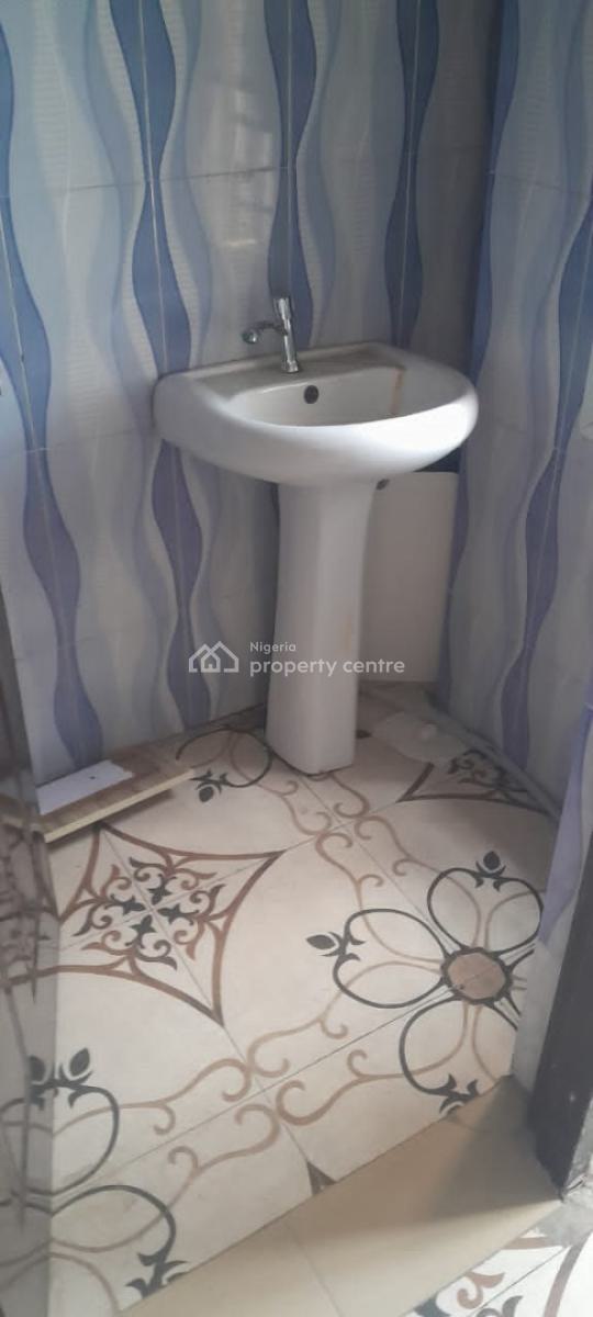 2 Bedrooms Apartment in a Good Environment, Ikota, Lekki, Lagos, Flat / Apartment for Rent