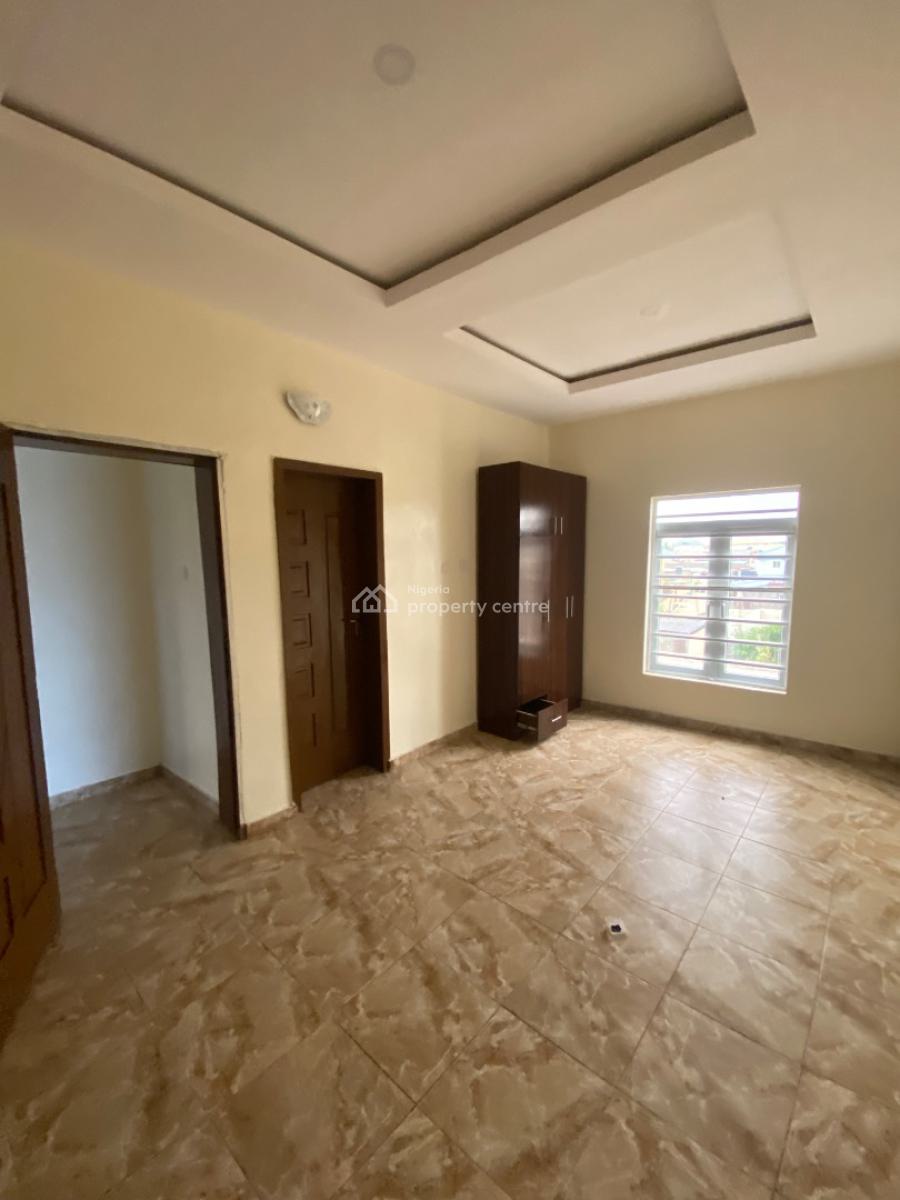 Standard 3 Bedroom Apartment Upstairs, in an Estate Before Novare Mall Sangotedo, Lekki Expressway, Lekki, Lagos, Flat / Apartment for Rent