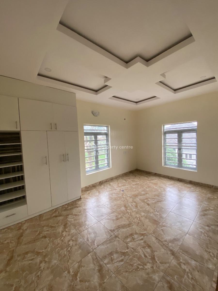 Standard 3 Bedroom Apartment Upstairs, in an Estate Before Novare Mall Sangotedo, Lekki Expressway, Lekki, Lagos, Flat / Apartment for Rent